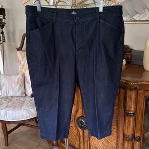 St. John's Bay Women's Black Cropped Jeans